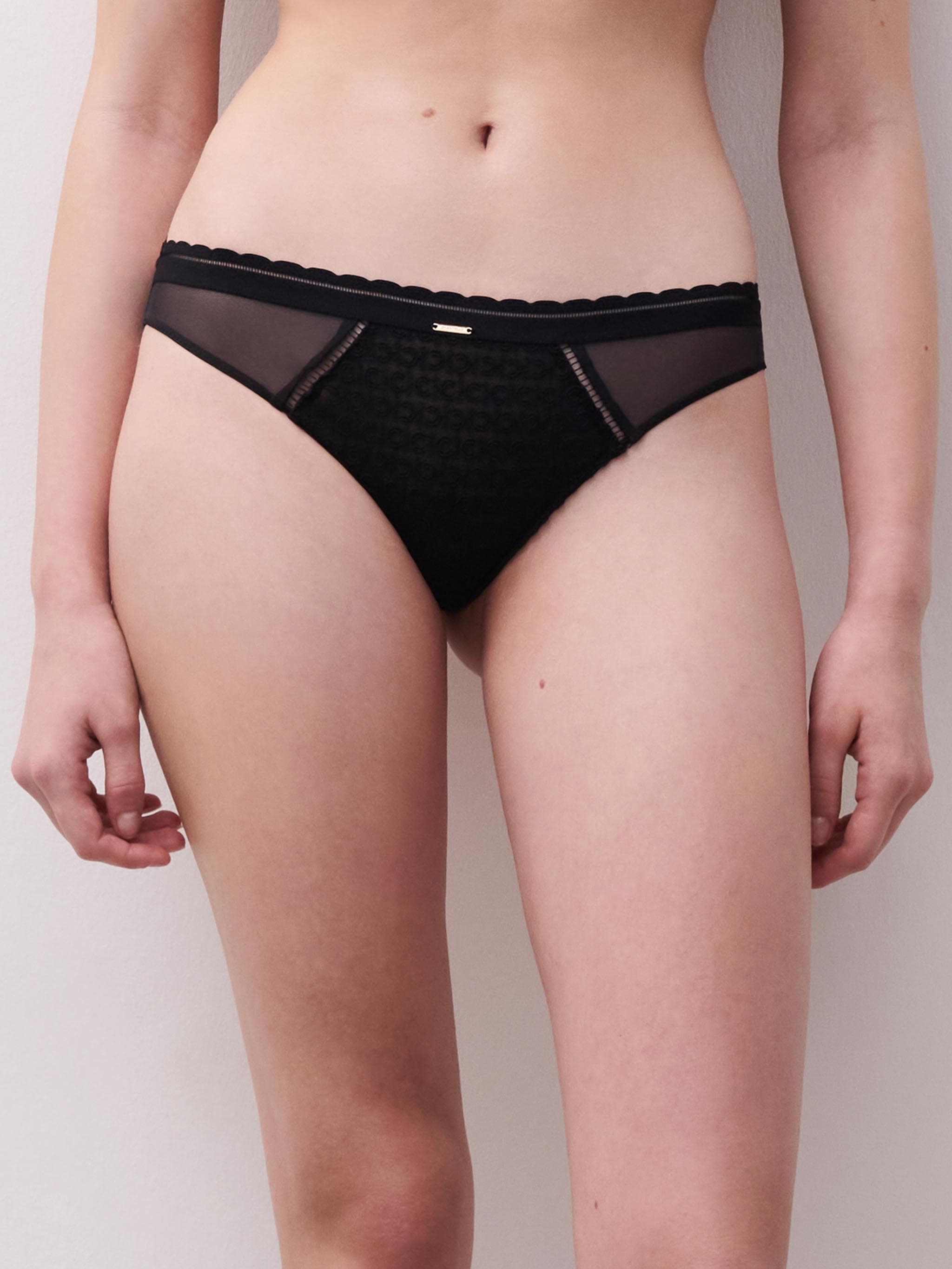 Braguita escotada - Negro