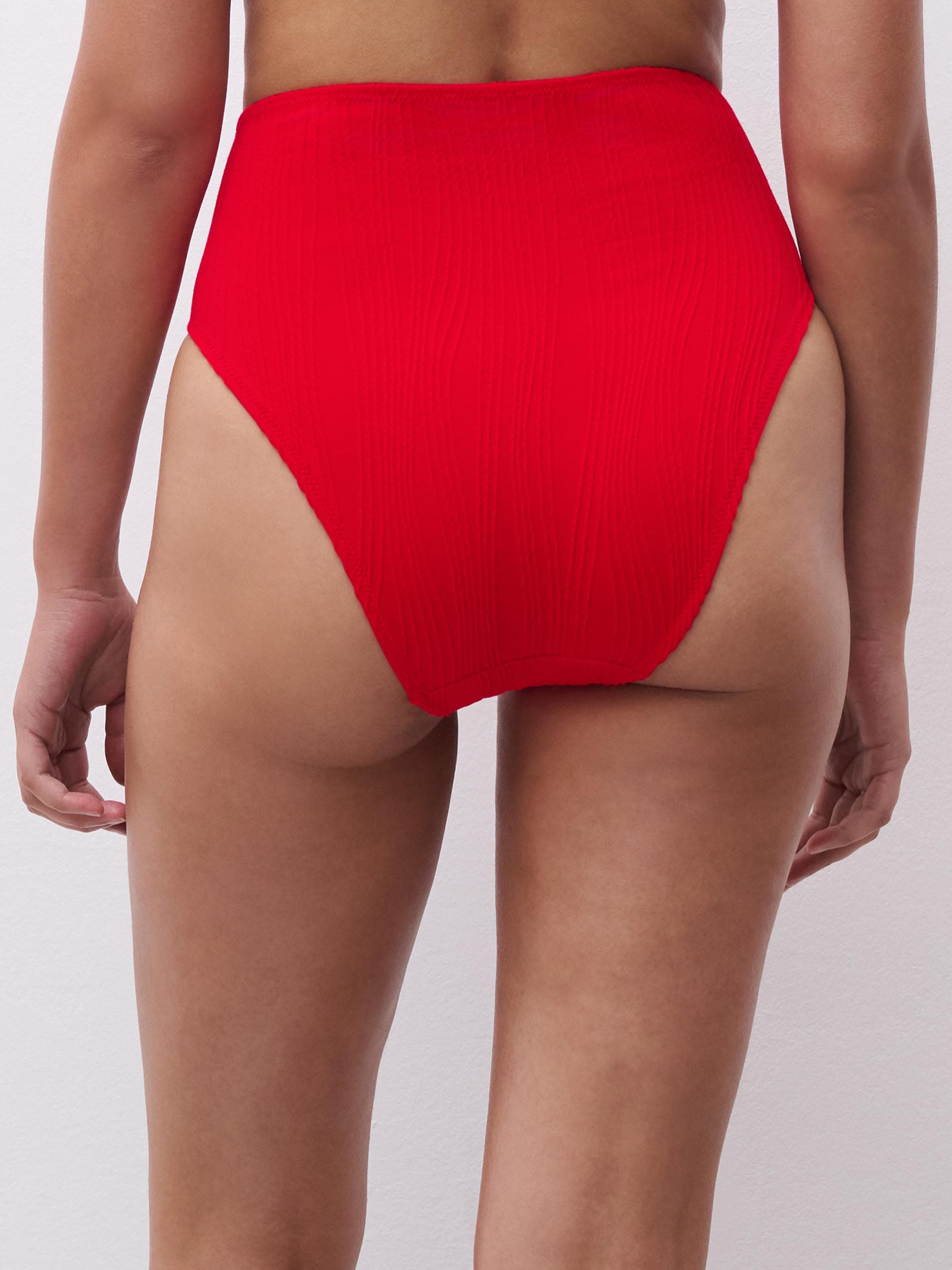 Braga alta cubriente - Rojo Cherry