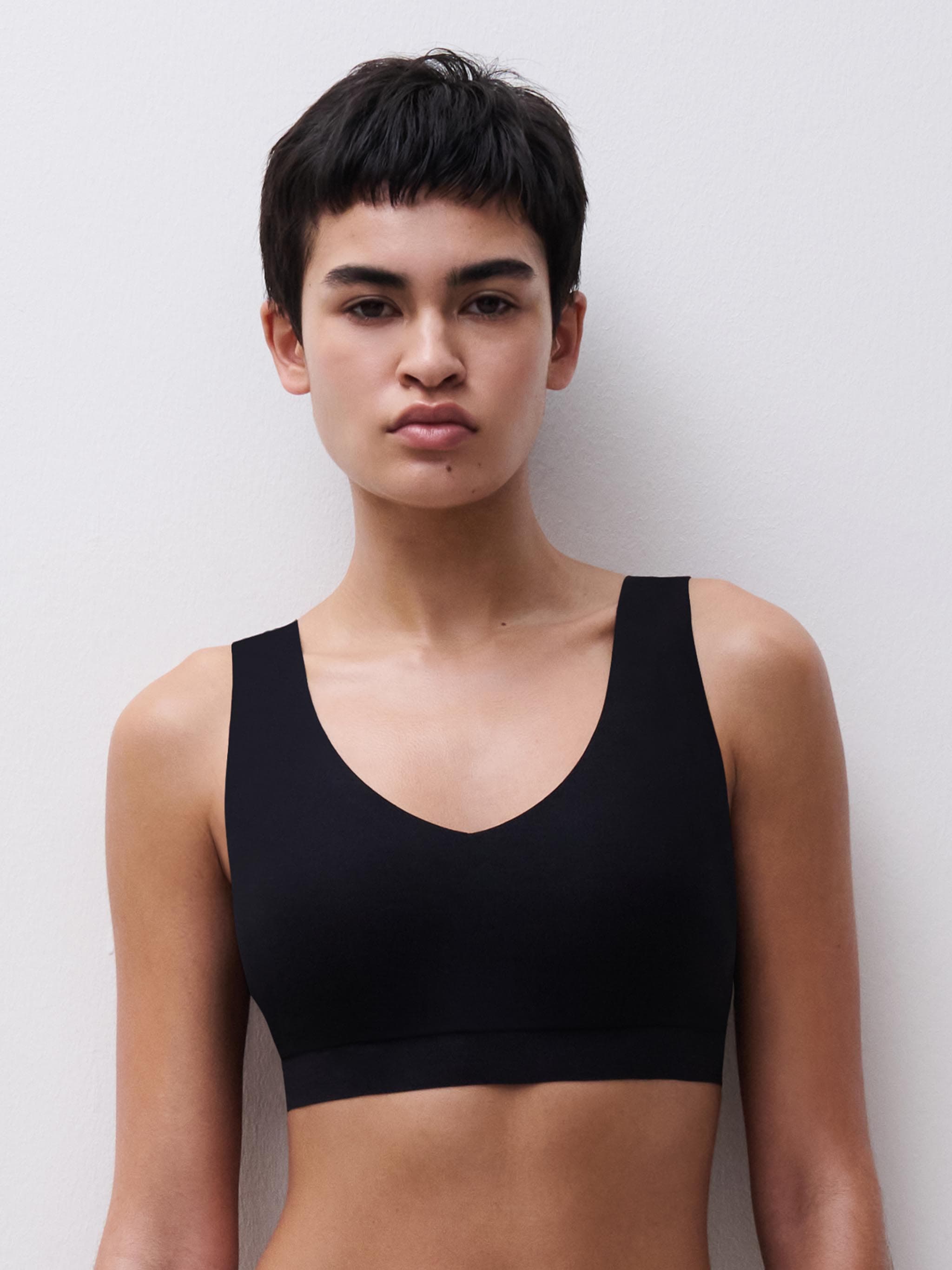 Bralette preformado escote V - Negro