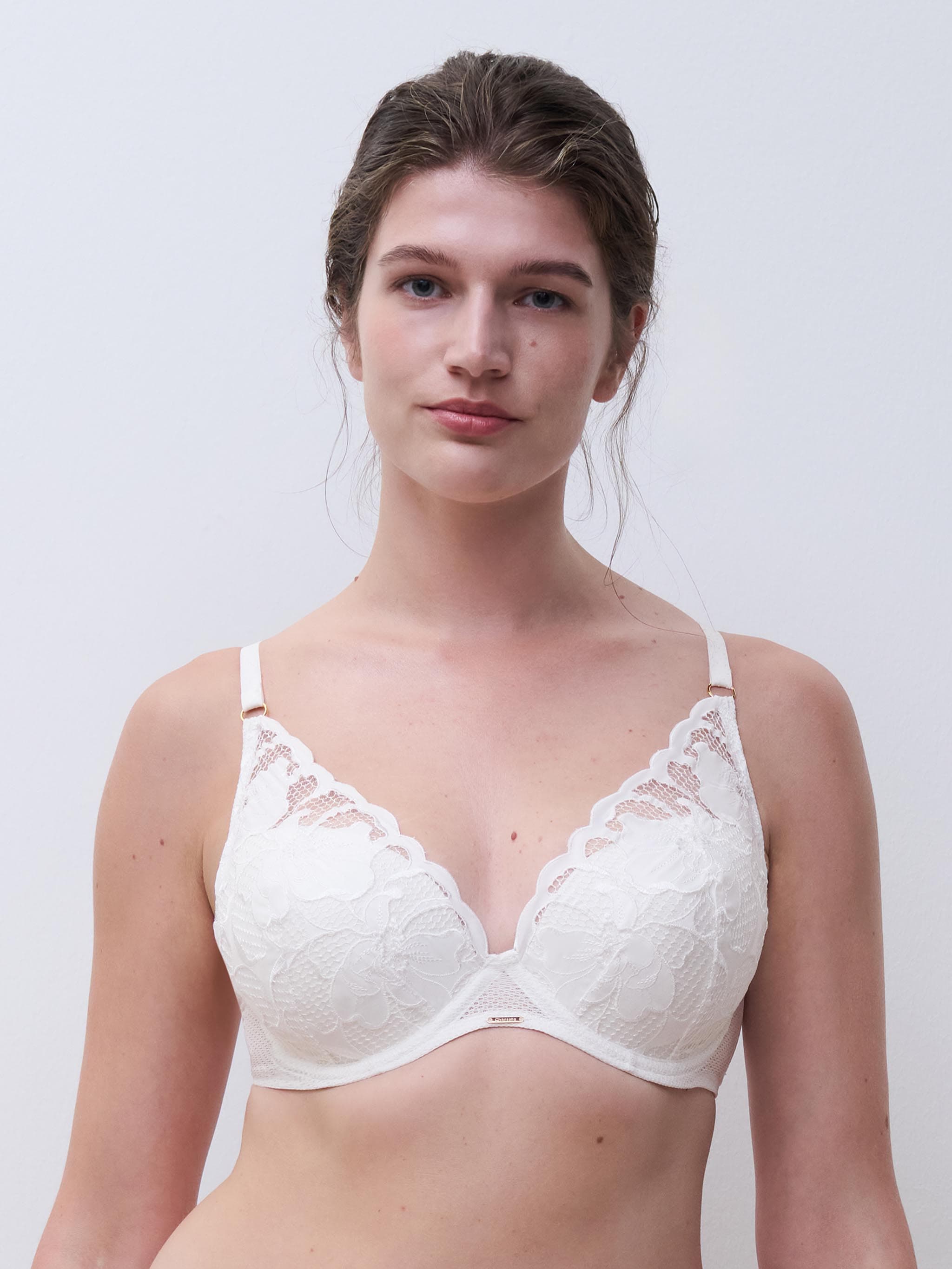 vadderad bh med djup urringning - Milk satin